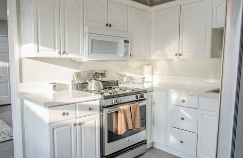 Downtown Riverside House | Cozy, Private, & Safe 3 Bed Home - 2 Min from DTR & UCR