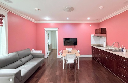 Richmond House | Cozy&Private Suite in Richmond with Separate entrance and parking spot