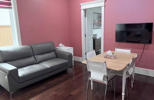 Richmond House | Cozy&Private Suite in Richmond with Separate entrance and parking spot