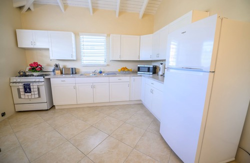 Estate Work and Rest House | Cozy property near Sandy Point Beach