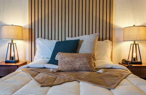 San Angelo Hotel | Cozy Queen Room in Downtown Boutique Hotel – Steps from Art, Dining & River Walk