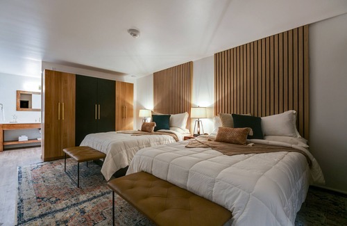 San Angelo Hotel | Cozy Queen Room in Downtown Boutique Hotel – Steps from Art, Dining & River Walk