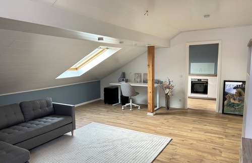 Weinheim Apartment | Cozy, quiet attic apartment (2nd floor) - 5 min. to public transport
