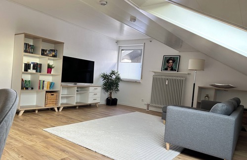Weinheim Apartment | Cozy, quiet attic apartment (2nd floor) - 5 min. to public transport