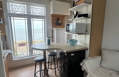 Gilford Cottage | Cozy Quiet Island Light House on Water Front