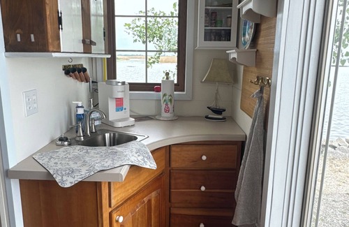 Gilford Cottage | Cozy Quiet Island Light House on Water Front