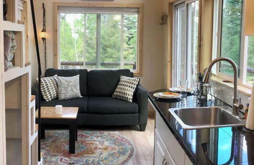 Howard House | Cozy Quiet Mountain Gem