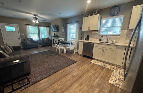 North Belmont House | Cozy, Quiet & Private 3 BR Home! 15 Min to CLT Airport!