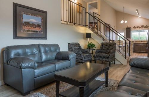 Chandler House | Cozy Quiet two story home pool outdoor entertaining bbq