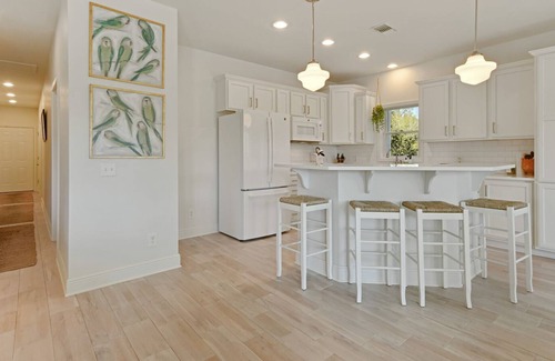 Henderson Point House | Cozy Raised Cottage Overlooking Beautiful Bayou Mallini