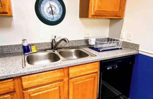 Thunderbolt House | Cozy ranch, minutes from both historic downtown Savannah and Tybee Beaches.