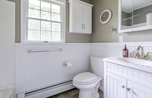 Hudson House | Cozy ranch on park-like property close to Hudson and shopping.
