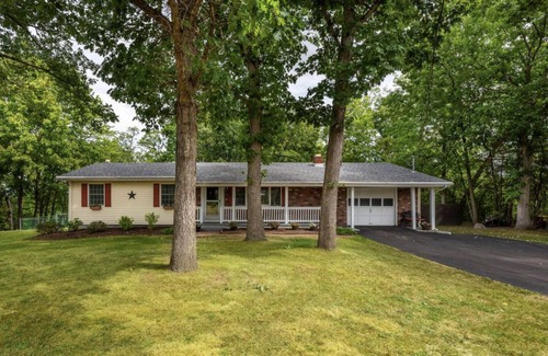 Hudson House | Cozy ranch on park-like property close to Hudson and shopping.