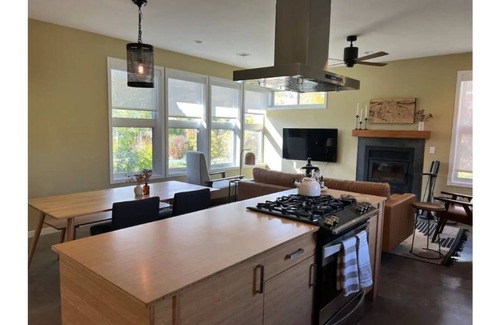 Crested Butte South House | Cozy Ranch with Hot Tub in CB South close to Bus Route