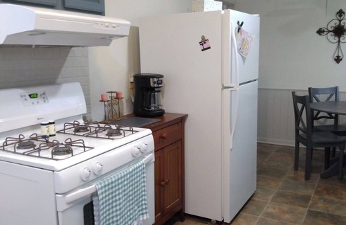 Pipestone Historic District House | Cozy refreshed 2-bedroom bungalow with AC, WiFi in historic Pipestone, MN