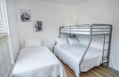 Nevada Street House | Cozy Remodeled 2br-1ba Near Downtown