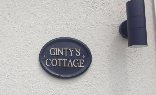 Ross Port House | Cozy & Remote Hideaway Gintys Cottage