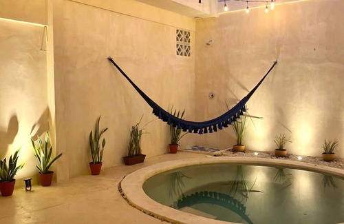 Centro House | Cozy renewed! Family-sized house with pool & art inspiration.