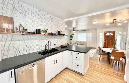 West University House | Cozy Reno NV House by DT & UNR w/pool table