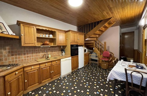 Ferrieres-sur-Sichon Cottage | Cozy Retreat in Southern France: Mountain Views, Hiking, Skiing, Terrace, Pets Welcome, Free WiFi