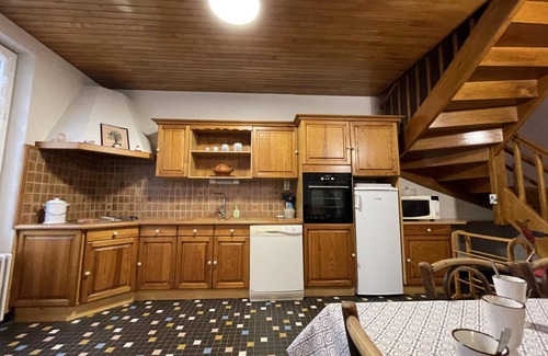 Ferrieres-sur-Sichon Cottage | Cozy Retreat in Southern France: Mountain Views, Hiking, Skiing, Terrace, Pets Welcome, Free WiFi