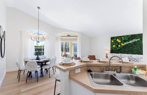 Westbury House | Cozy retreat 4BR private pool near Disney and Lego
