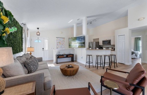Westbury House | Cozy retreat 4BR private pool near Disney and Lego