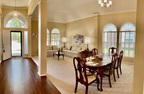 Allen House | Cozy retreat 5 miles away from numerous restaurants & shopping spots