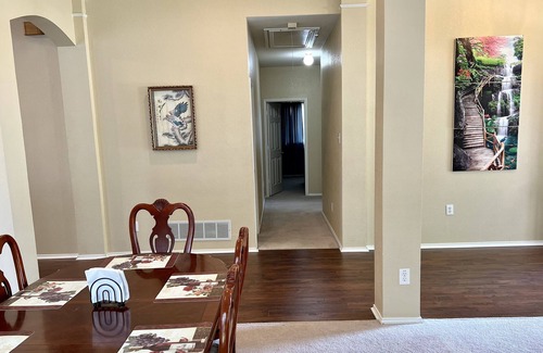 Allen House | Cozy retreat 5 miles away from numerous restaurants & shopping spots