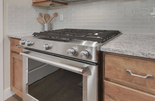 Rendezvous House | Cozy retreat and steps from trails, river, bus and easily walkable to downtown