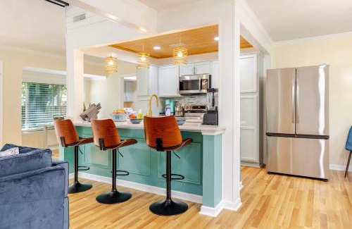 West Ashley House | Cozy Retreat Close to Downtown