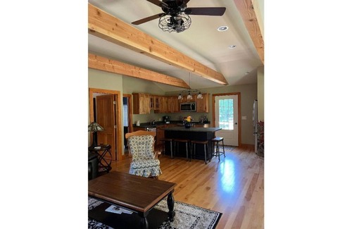 Lee Apartment | Cozy retreat in beautiful country setting