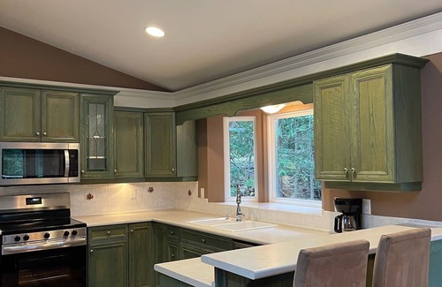 Harrison Hot Springs House | Cozy Retreat in Harrison Hot Springs with Breathtaking Lake Views