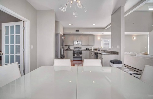 Prospect House | Cozy Retreat in Norton Commons, Walk to Everything