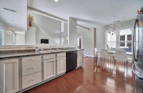 Prospect House | Cozy Retreat in Norton Commons, Walk to Everything