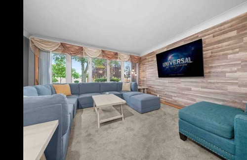 Garfield Ridge House | Cozy Retreat in the Windy City