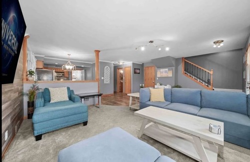 Garfield Ridge House | Cozy Retreat in the Windy City