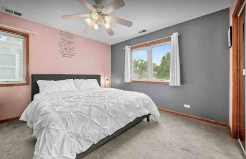 Garfield Ridge House | Cozy Retreat in the Windy City