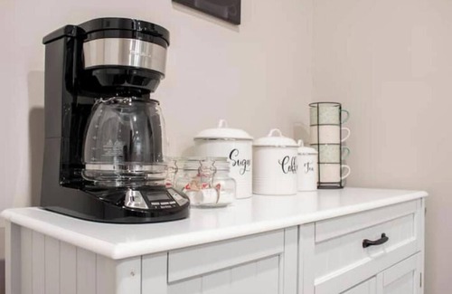 Hapeville House | Cozy Retreat Near Airport & Downtown