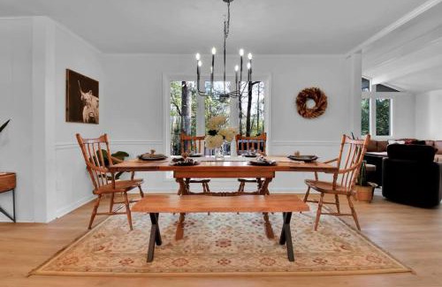 Greenville - Spartanburg House | Cozy Retreat near Paris Mtn State Park Sleeps 12
