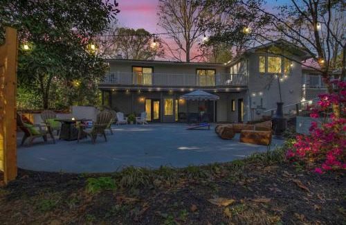 Greenville - Spartanburg House | Cozy Retreat near Paris Mtn State Park Sleeps 12