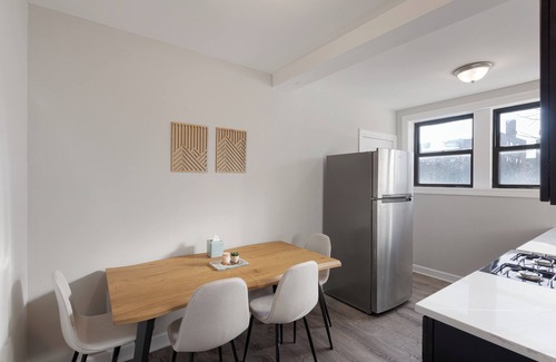 West Ridge Apartment | Cozy Retreat, Prime Location Near Loyola & Beach!