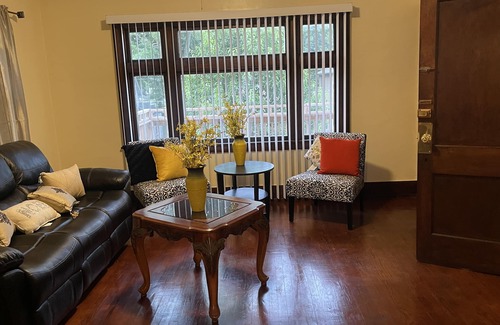 Grand Rapids Apartment | Cozy retreat ! Spacious family friendly 10 minutes away from downtown