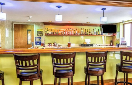 Cranberry Township Hotel | Cozy Retreat Near Pittsburgh & Local Attractions