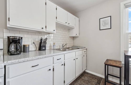 Midway Apartment | Cozy retro charm in Saint Paul with a monthly discount