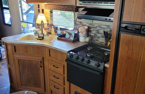 Homosassa House | Cozy River Retreat 2-bedroom RV with AC, in Homosassa Springs , FL