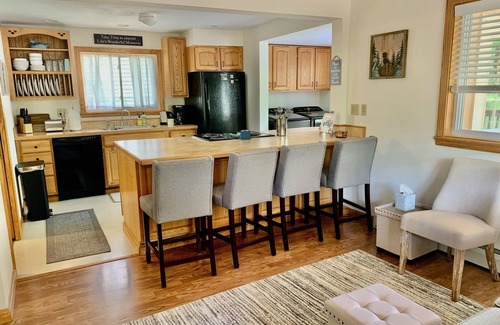 Franklin House | Cozy River Retreat-Gorgeous river views!