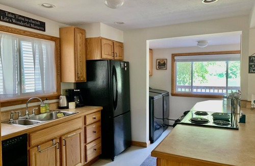 Franklin House | Cozy River Retreat-Gorgeous river views!