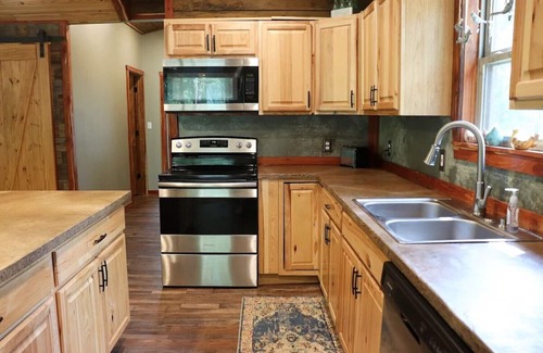 Hodgen House | Cozy Riverfront Cabin in the Ouachita Forest!