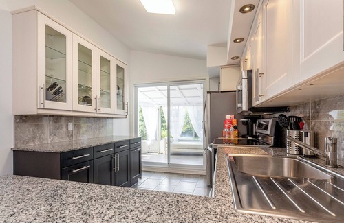 Chateauguay House | Cozy riverfront home with pool, close to everything 25min to Montreal DT